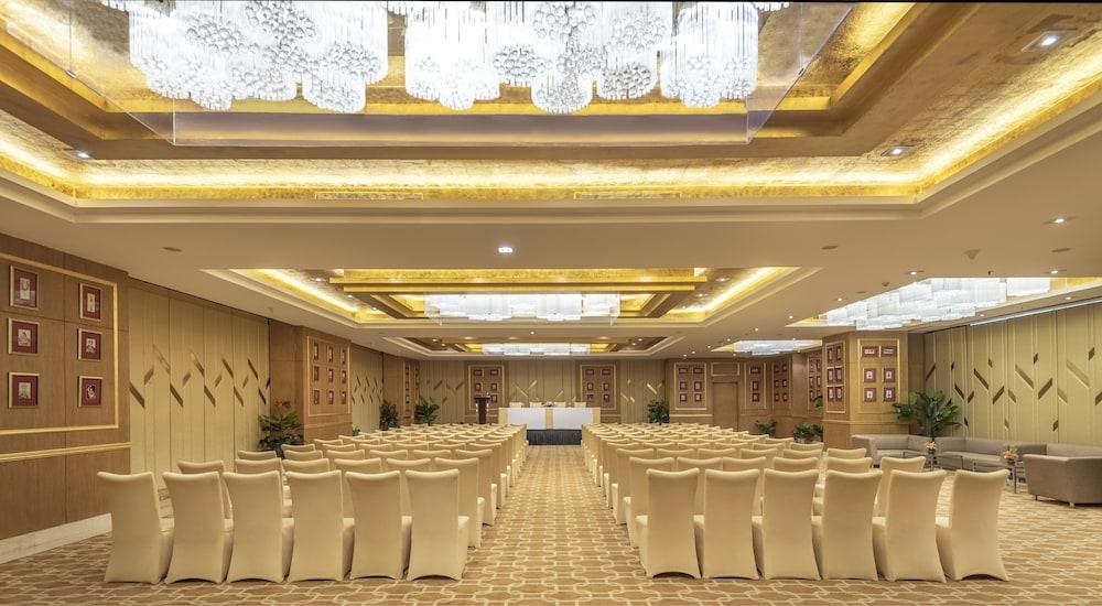 Radisson Gurugram Sohna Road City Center Gurgáon Kültér fotó