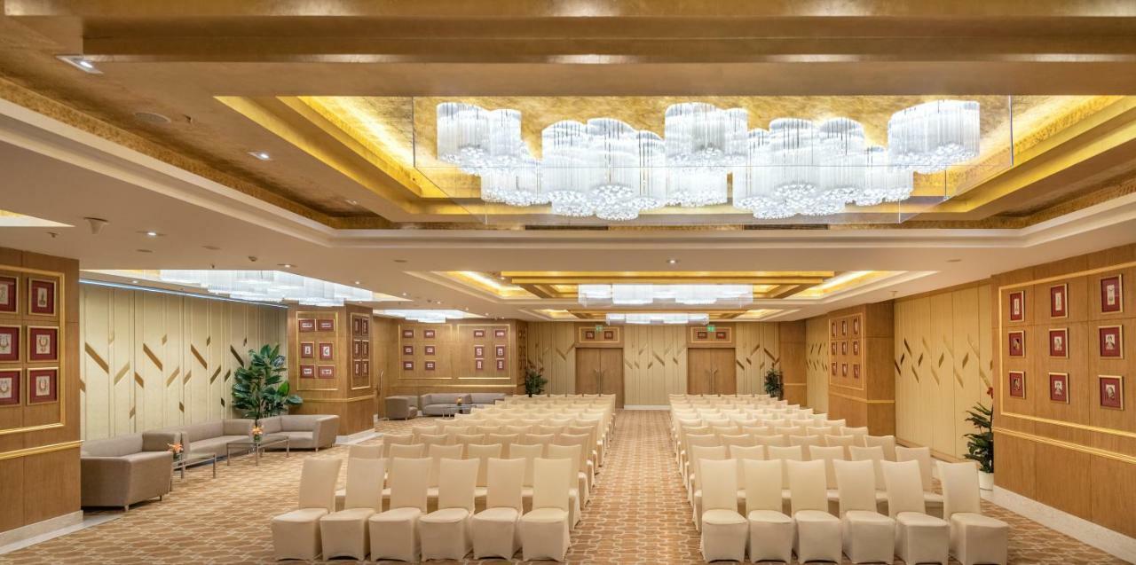 Radisson Gurugram Sohna Road City Center Gurgáon Kültér fotó