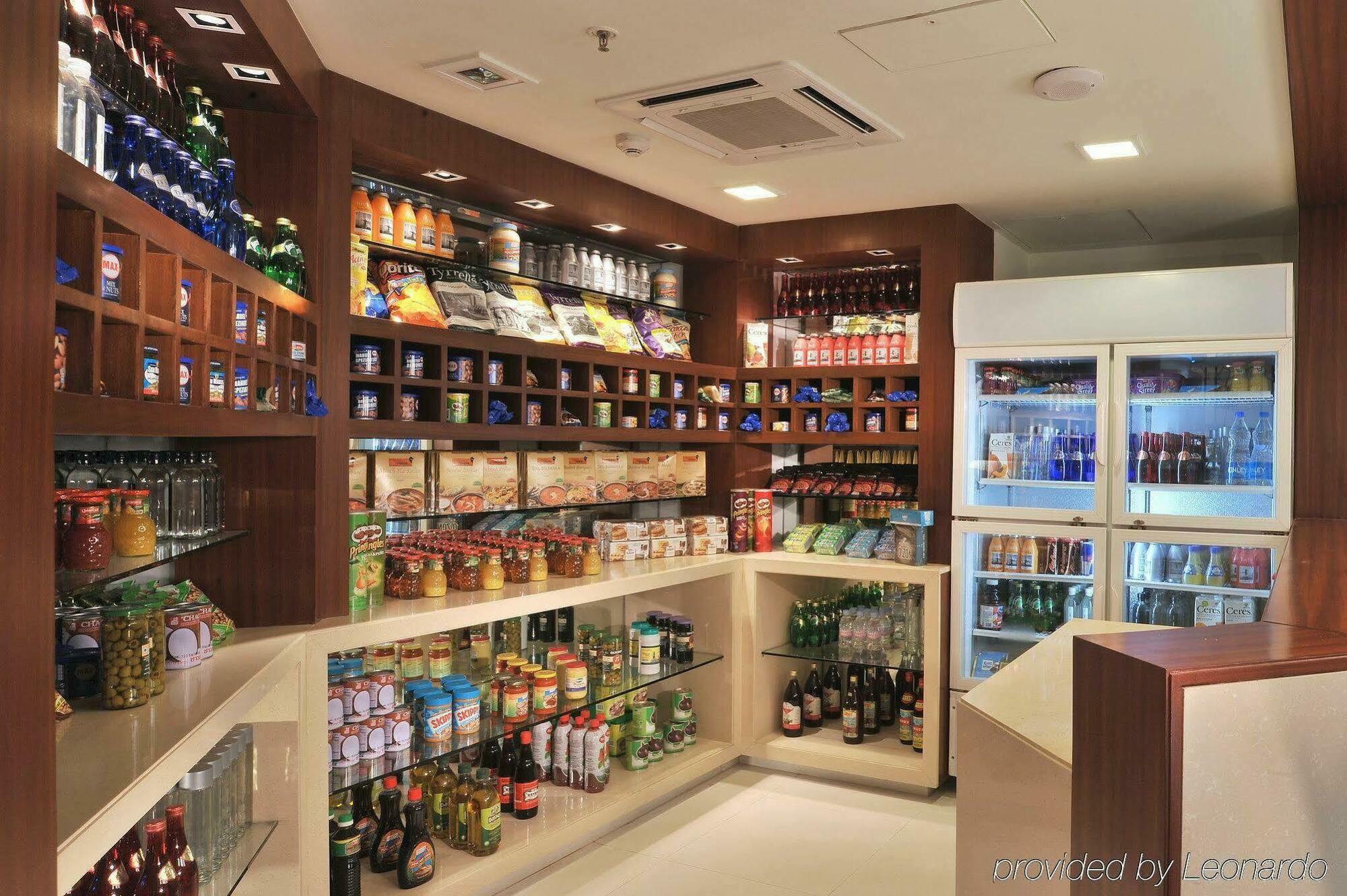 Radisson Gurugram Sohna Road City Center Gurgáon Kültér fotó